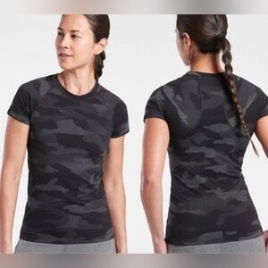 NWT Athleta Black Camo Momentum Tee Athletic Unstinkable Short Sleeve SizeXS S M